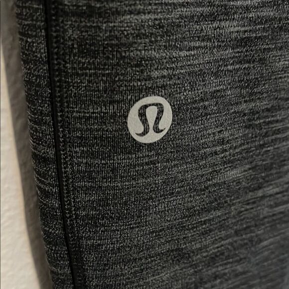 Lululemon heathered Black Leggings, size 4 - Picture 4 of 8